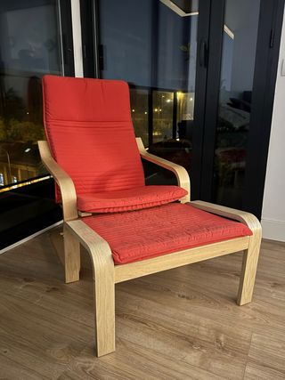Sillón y reposapiés IKEA POÄNG rojo