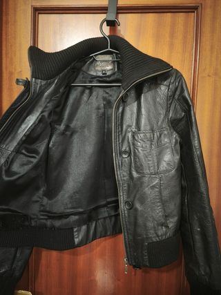 Chaqueta de cuero negra
