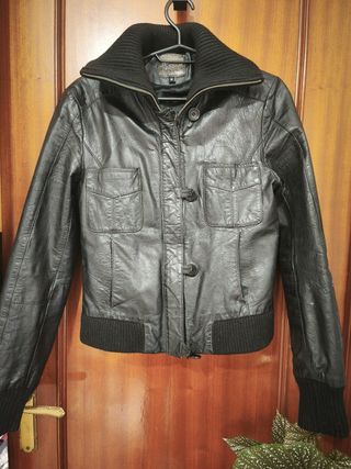 Chaqueta de cuero negra