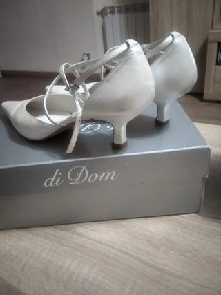 Zapatos de piel blancos roto cómodos