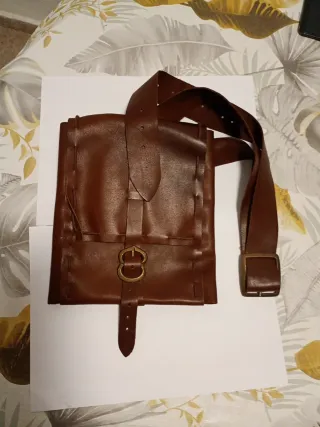Bolso de mano de cuero marrón