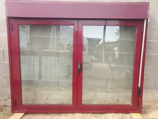 Ventana aluminio con persiana