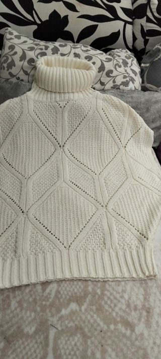 Poncho cuello alto manga corta y precioso lana