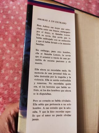 AMARAS A UN EXTRAÑO