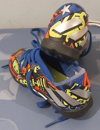 Botas de Fútbol Adidas Nemeziz Leo Messi Talla 28.