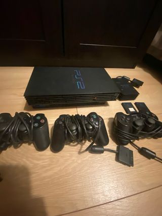 PlayStation 2 Negra con Accesorios