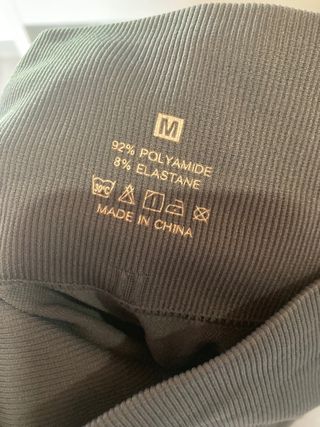 Mayas deportivas cortas grises