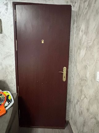 Puerta blindada exterior NO ES NADA NEGOCIABLE 