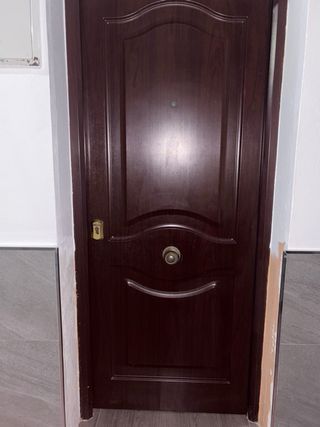 Puerta blindada exterior NO ES NADA NEGOCIABLE 