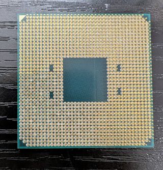 AMD Ryzen 5 5600X con disipador
