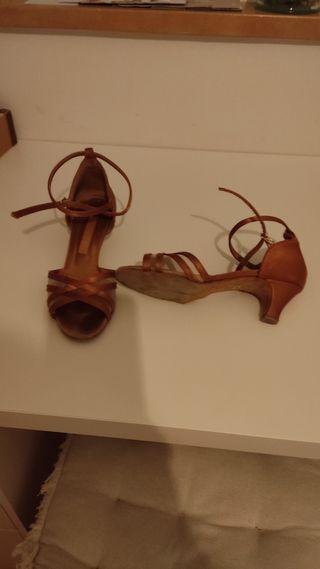 Zapatos de baile salón dorados