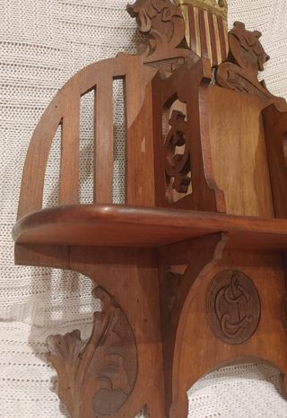 Estantería madera estilo modernista