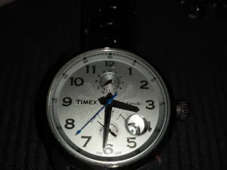 Reloj Timex Automático Plata y Negro
