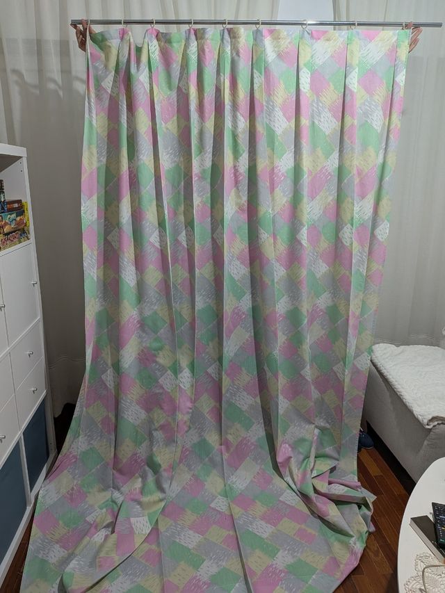 Cortina y cojines a juego