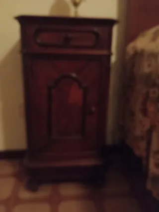 Coppia comodini antichi in legno