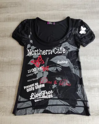 Camiseta manga corta.