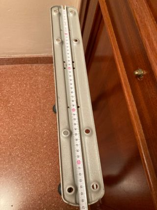 Tavolo da studio in metallo grigio a doppia gamba