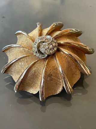Spilla vintage BSK oro con strass