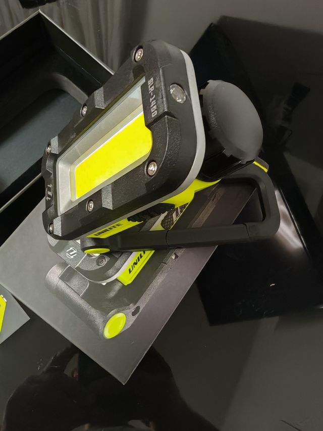 Linterna Unilite SLR-1450 Negra y Verde