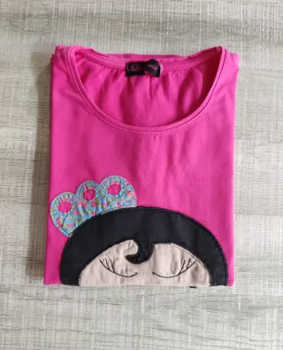 Camiseta manga corta.