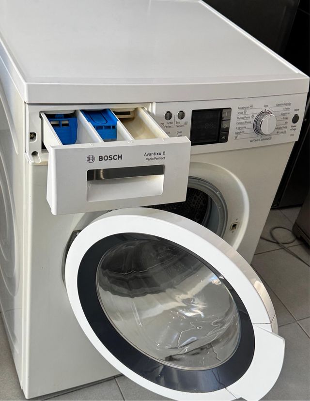 LAVADORA DE CARGA FRONTAL MARCA BOSCH DE 8 KILOS