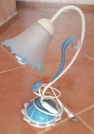Lámpara colgante floral azul y blanco