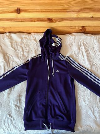Chaqueta Adidas Morada con capucha