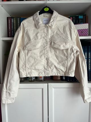 Cazadora vaquera Bershka beige Talla M