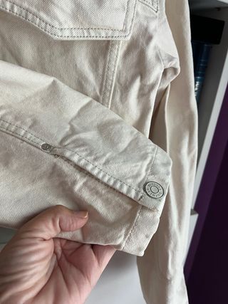 Cazadora vaquera Bershka beige Talla M