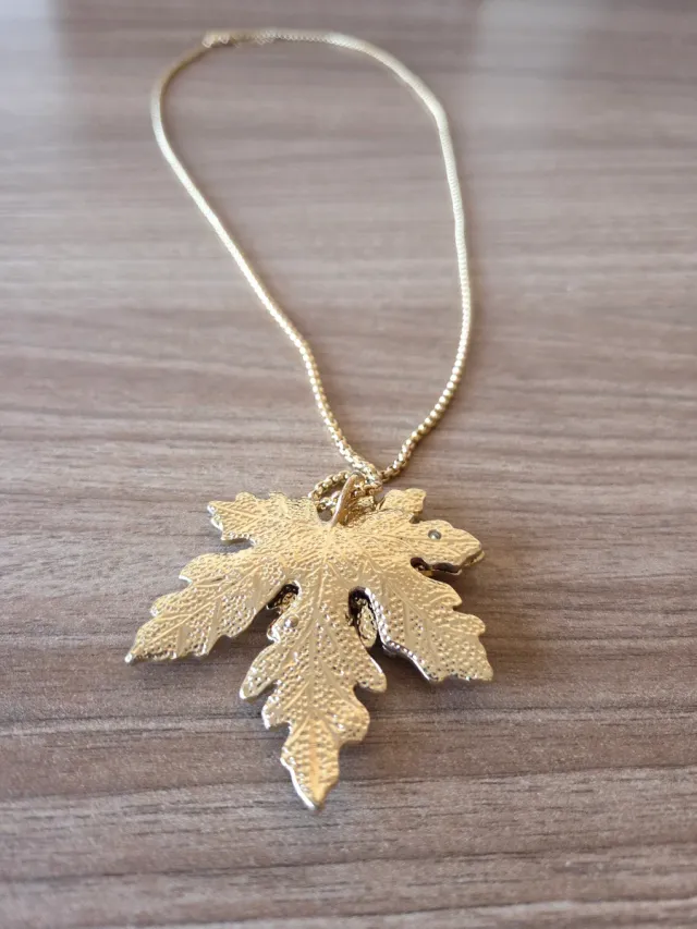 Collar hojas de arce