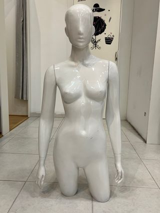 Maniquí expositor blanco
