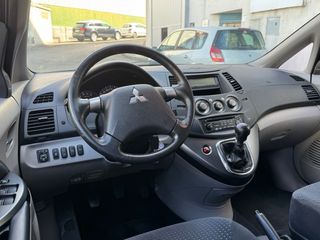 Mitsubishi Grandis 2006