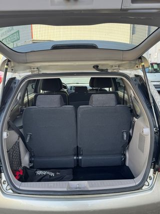 Mitsubishi Grandis 2006