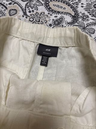 Pantalón corto de lino color crudo