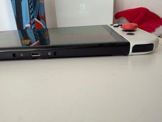 Nintendo Switch OLED bianca