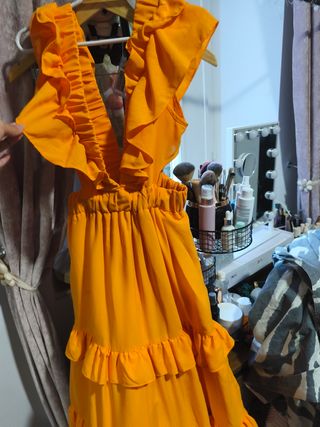 Vestido naranja con volantes