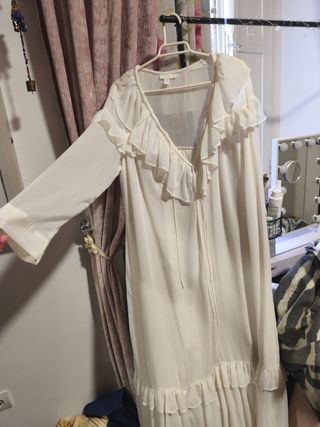Vestido blanco con volantes