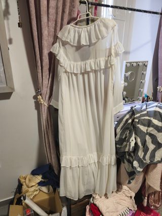 Vestido blanco con volantes