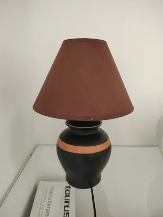 Lámpara de mesa cerámica negra y marrón