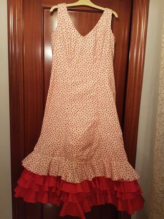 Traje de flamenca lunares rojo