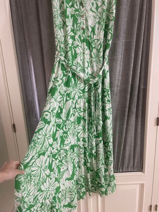 Vestido de verano floral verde y blanco Zara