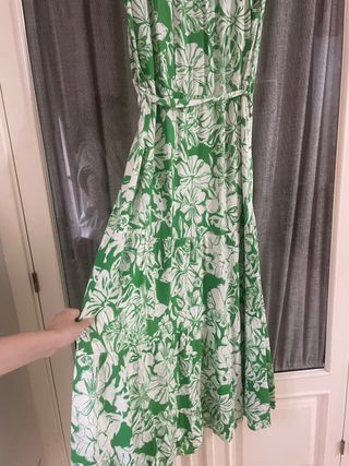 Vestido de verano floral verde y blanco Zara