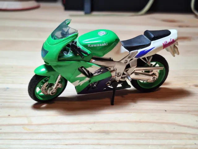 Kawasaki Ninja Maisto 1:18