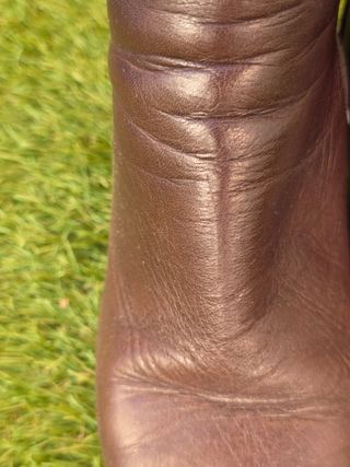 Botas cortas de piel tacón marrones Nuria cobo 