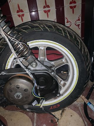 Rueda de moto CST