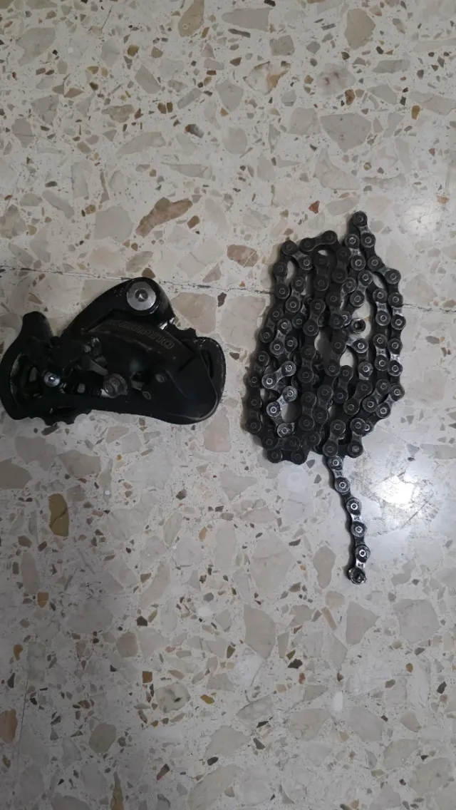 Cambio trasero y cadena bicicleta piñonera
