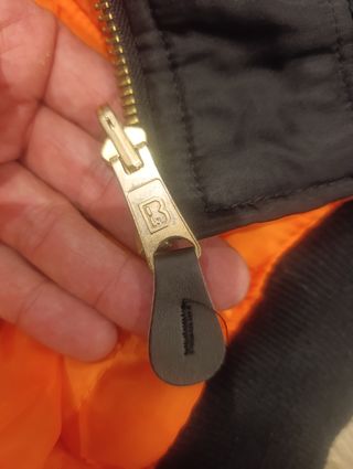 Chaqueta Bomber Bandit Negra Naranja reversible.