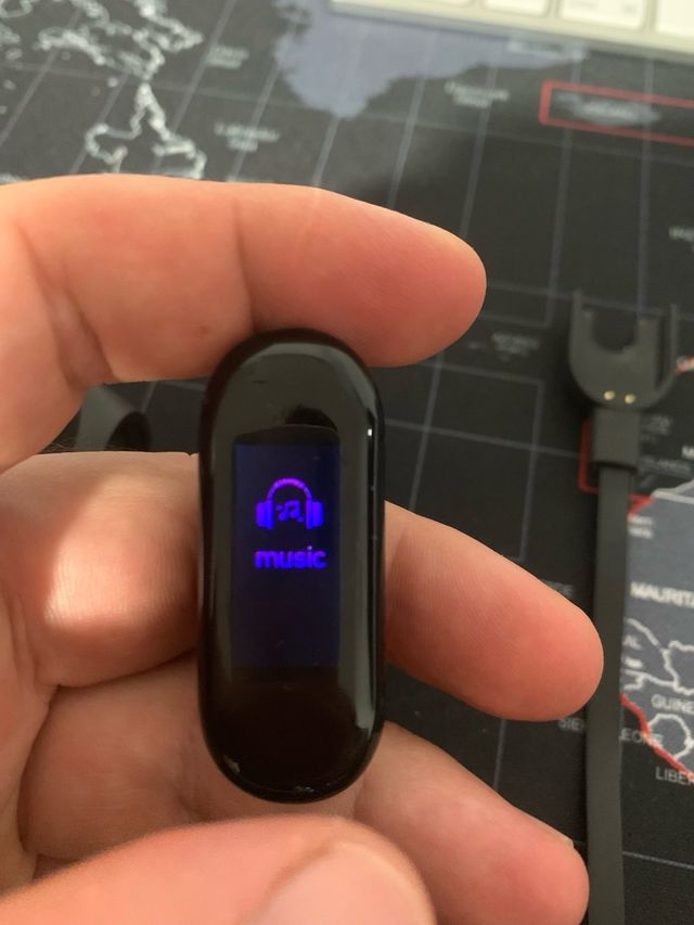 Pulsera de actividad negra