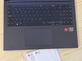 Portátil LG Ultra 16UD70R Ryzen 5 1TB FHD nuevo.  