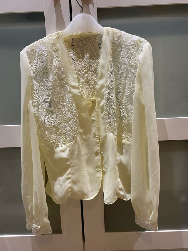 Camisa de señora con encaje